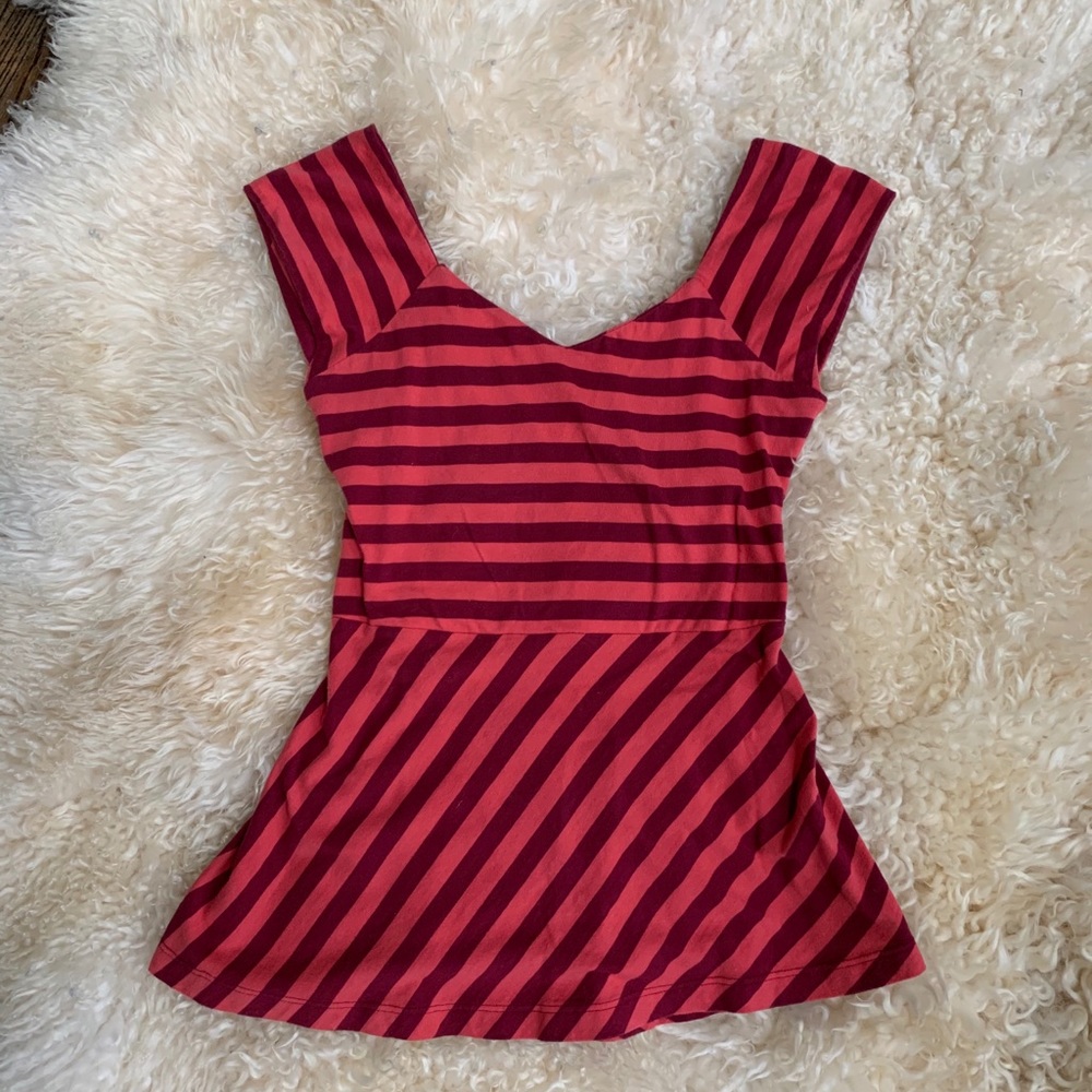 *RARE* Synergy organic cotton open back shirt